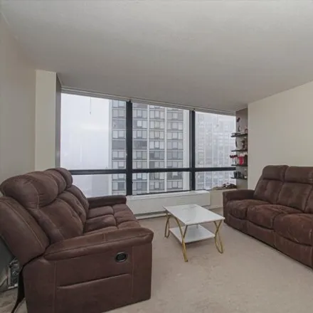 Image 9 - Park Tower Condominiums, 5415 North Sheridan Road, Chicago, IL 60626, USA - Condo for sale