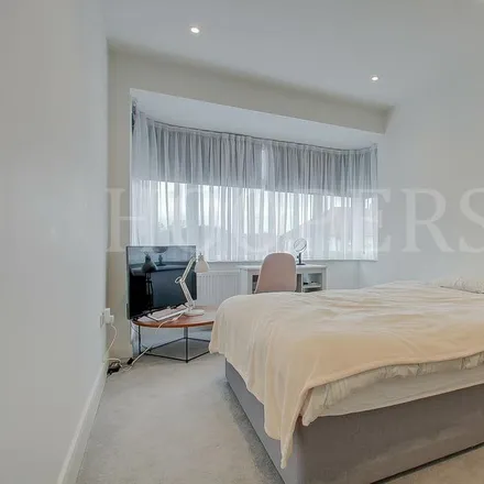 Image 3 - West Way, London, NW10 0LP, United Kingdom - Apartment for rent