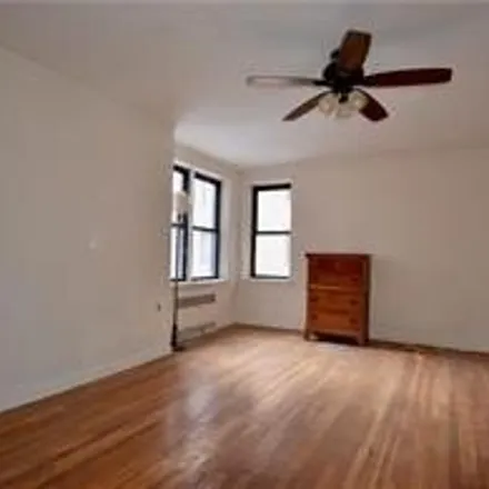 Image 4 - 15 Oliver Street, New York, NY 11209, USA - Apartment for sale