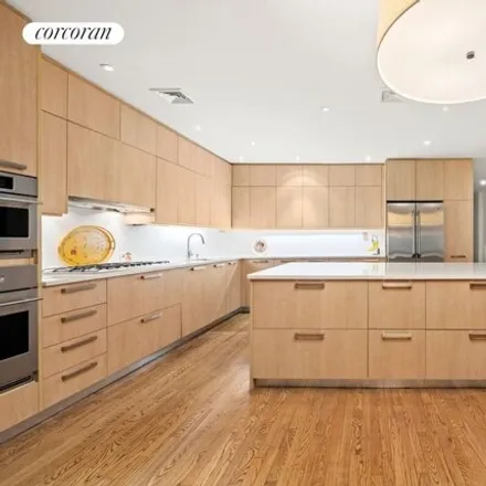 Image 4 - 30 West 11th Street, New York, NY 10011, USA - Townhouse for sale