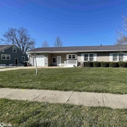 Buy this 2 bed house on 445 Grandview Avenue in Ottumwa, IA 52501