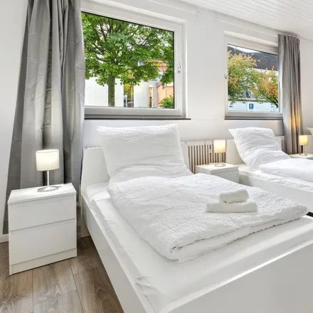Rent this 3 bed apartment on Untermainstraße 10 in 65439 Flörsheim, Germany