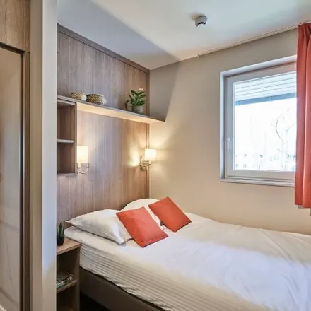 Image 6 - Holiday Suites Hengelhoef, Hengelhoefstraat, 3530 Houthalen-Helchteren, Belgium - Apartment for rent