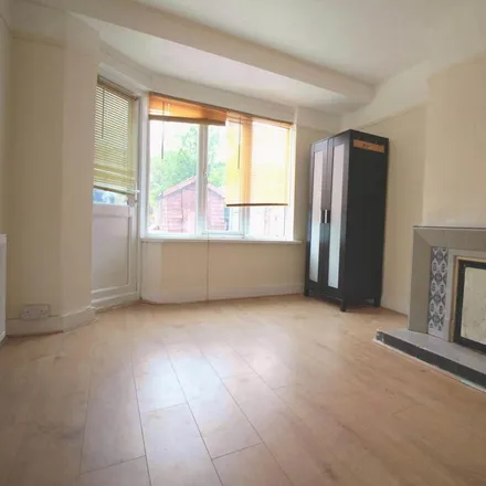 Rent this 3 bed house on Carr Road in London, UB5 4RQ