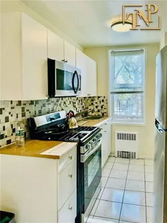 Image 4 - 2427 - 2461 East 29th Street, New York, NY 11235, USA - Apartment for sale