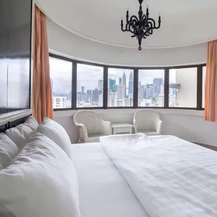 Rent this 3 bed condo on Chow Kit in Jalan Sultan Azlan Shah, Sentul