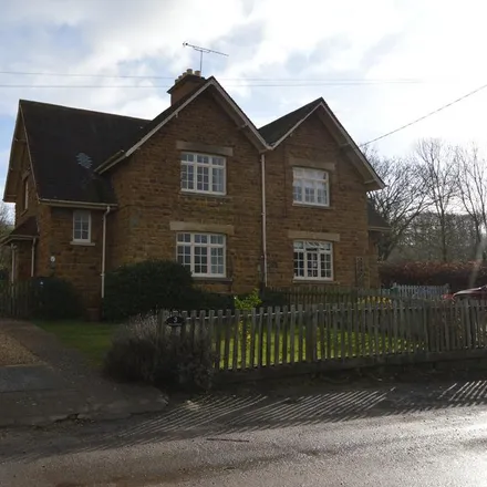 Rent this 2 bed duplex on Cliff Road in Main Street, Woolsthorpe-by-Belvoir