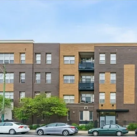 Rent this 2 bed condo on 2951 N Clybourn Ave