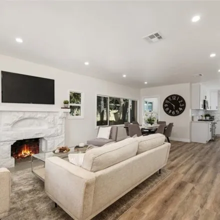 Image 8 - 3440 South Gramercy Place, Los Angeles, CA 90018, USA - House for sale