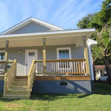 Rent this 3 bed house on Cedar Street in Beaufort, NC