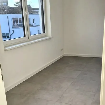 Rent this 3 bed apartment on Spandauer Burgwall 10 in 13581 Berlin, Germany