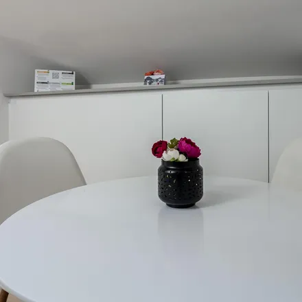 Image 4 - Attractive 1-bedroom apartment close to Milano Porta Garibaldi train station  Milan 20121 - Apartment for rent