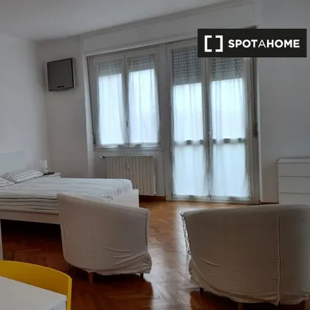 Rent this 3 bed room on Via Carlo Crivelli 15 in 20122 Milan MI, Italy
