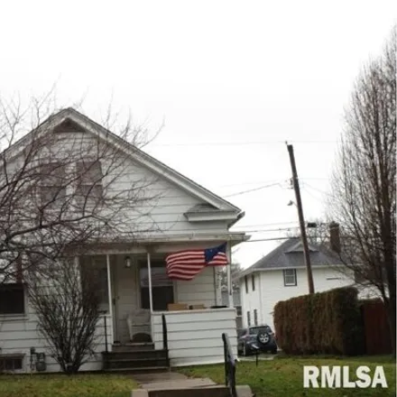 Buy this 4 bed house on 2205 7th Street in East Moline, IL 61244