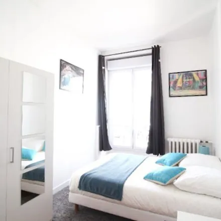 Rent this 2 bed apartment on 17 Rue Vital Carles in 33000 Bordeaux, France