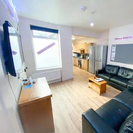 Rent this 1 bed townhouse on 393 Ecclesall Road in Sheffield, S11 8PE