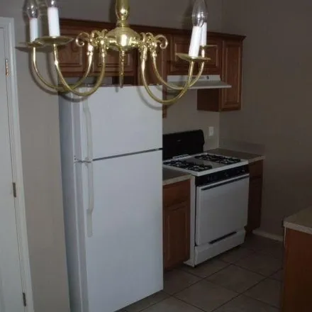 Image 5 - 7615 Bennett Avenue, Austin, TX 78752, USA - Apartment for rent