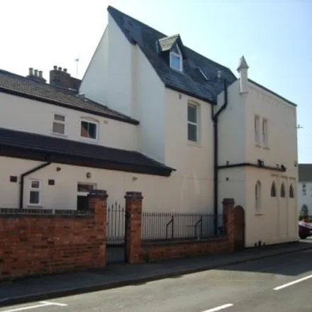 Rent this 6 bed townhouse on Red House in 113 Radford Road, Royal Leamington Spa