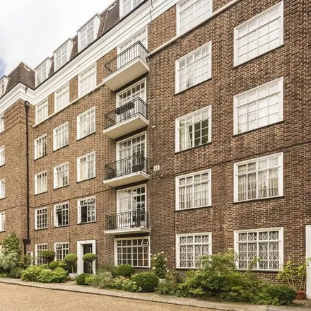 Rent this 2 bed apartment on Chelsea Embankment Gardens in Chelsea Embankment, Lot's Village