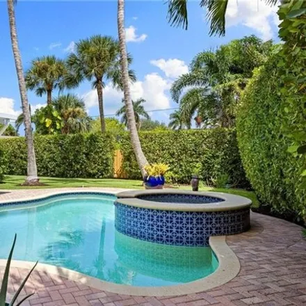 Image 3 - 1273 12th Avenue North, Naples, FL 34102, USA - House for sale
