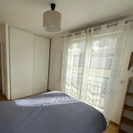 Rent this 3 bed apartment on 92170 Vanves
