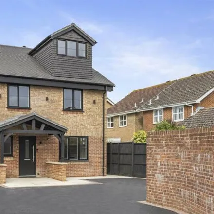Buy this 5 bed house on Fontwell Close in Fontwell, BN18 0SW
