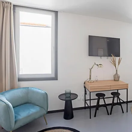 Rent this studio apartment on Porto