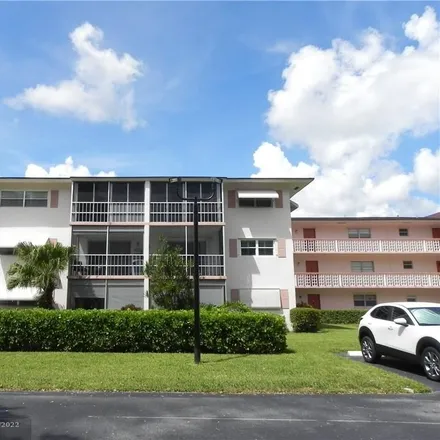 Buy this 1 bed condo on 1078 Hillcrest Court in Hollywood, FL 33021