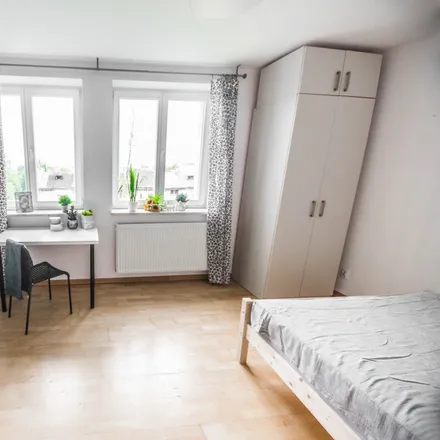 Rent this 4 bed room on Józefa Friedleina 47 in 30-009 Krakow, Poland