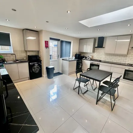 Rent this 1 bed apartment on 45 High Street in London, IG6 2AD