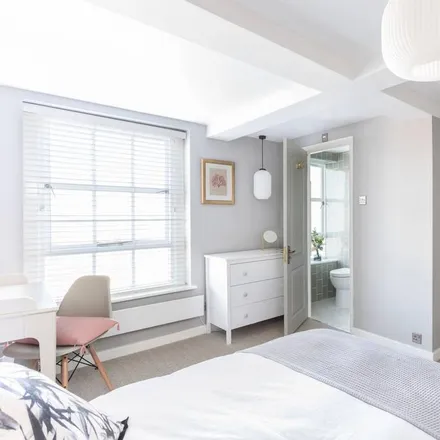 Rent this 3 bed apartment on Ainsley Street in London, E2 0DL