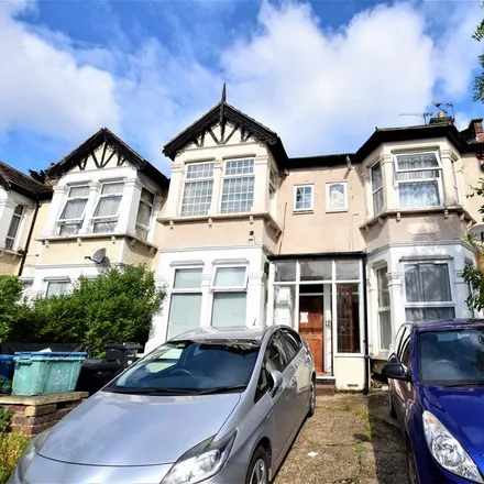 Rent this 2 bed apartment on Kensington Gardens in London, IG1 3EJ