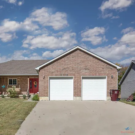 Buy this 4 bed house on 905 Hunts Road in Clinton, MO 64735
