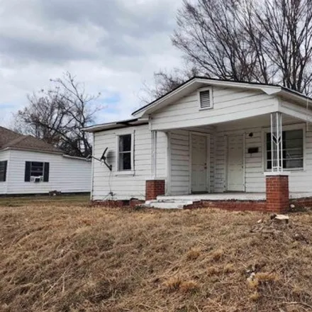 Buy this 3 bed house on 116 South Hickory Street in Pine Bluff, AR 71601