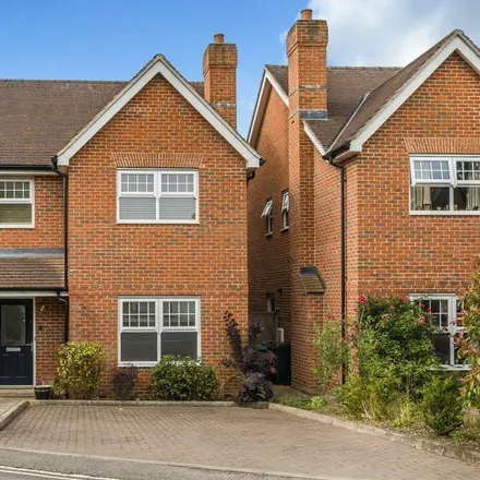 Rent this 4 bed house on Meadow Brook House in Summerbee Court, Thame
