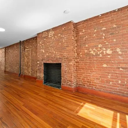 Image 1 - 114 East 4th Street, New York, NY 10003, USA - House for rent