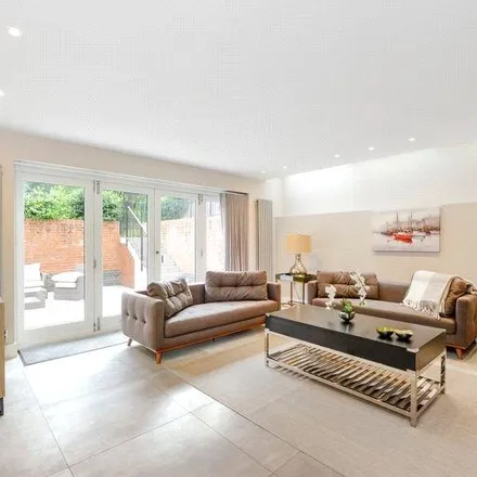 Rent this 2 bed apartment on Lyndhurst Road in London, NW3 5PB