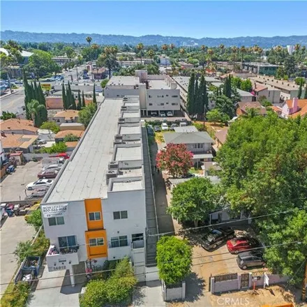 Image 6 - 14918 Wyandotte St, Los Angeles, California, 91405 - Apartment for sale