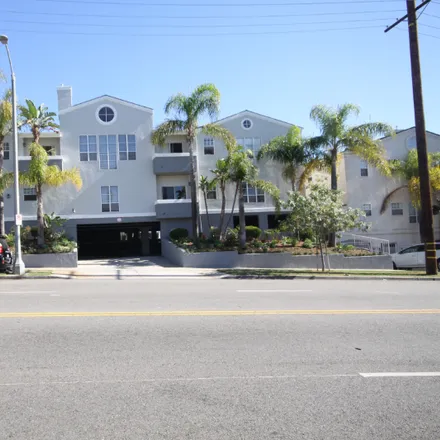 Rent this 2 bed apartment on 3722 Sawtelle blvd.