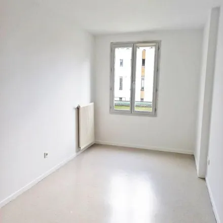 Image 5 - 35 Rue Sermorens, 38500 Voiron, France - Apartment for rent
