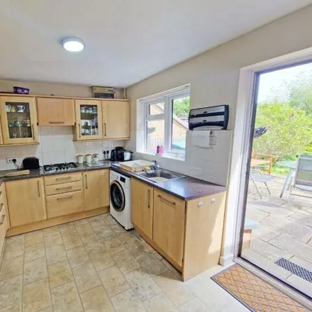 Image 2 - Robert Hill Close, Rugby, CV21 4NB, United Kingdom - House for sale