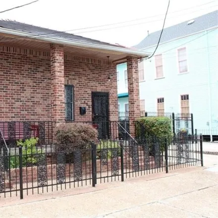 Image 1 - 2633 Rousseau Street, New Orleans, LA 70130, USA - House for sale