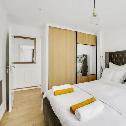 Rent this 4 bed apartment on Pavillon in Domaine du Petit Beauregard, 78170 La Celle-Saint-Cloud