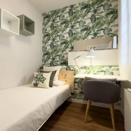 Rent this 6 bed room on Carrer del Rosselló in 213, 08001 Barcelona