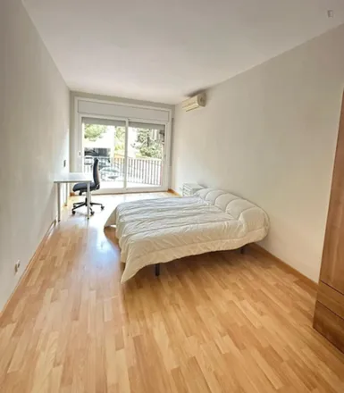 Rent this 5 bed room on Carrer del Trinquet in 16, 08034 Barcelona