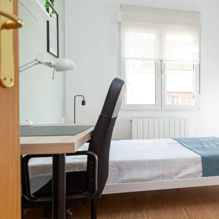Rent this 4 bed room on Avenida de Valencia in 48, 50005 Zaragoza