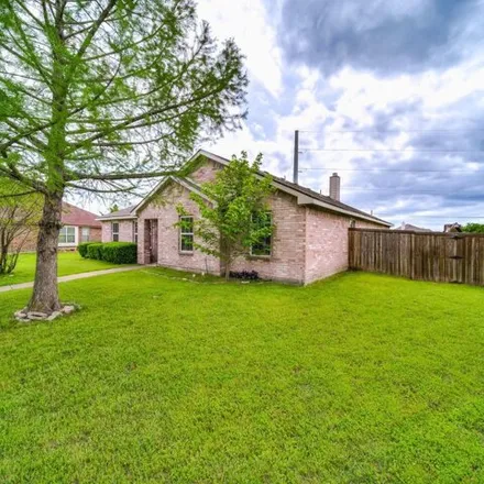 Image 3 - 601 Rolling Meadow Drive, Lancaster, TX 75146, USA - House for rent