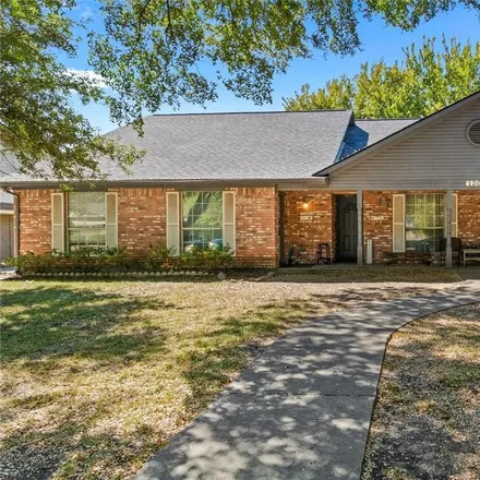 Buy this 6 bed duplex on 112 South Mc Kown Avenue in Sherman, TX 75092