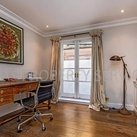 Image 6 - Chipstead Street, London, SW6 3SS, United Kingdom - Townhouse for rent