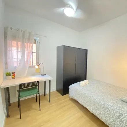 Rent this 4 bed room on Madrid in Centro Privado de Educación Infantil, Primaria y Secundaria Sagrada Familia de Urgel